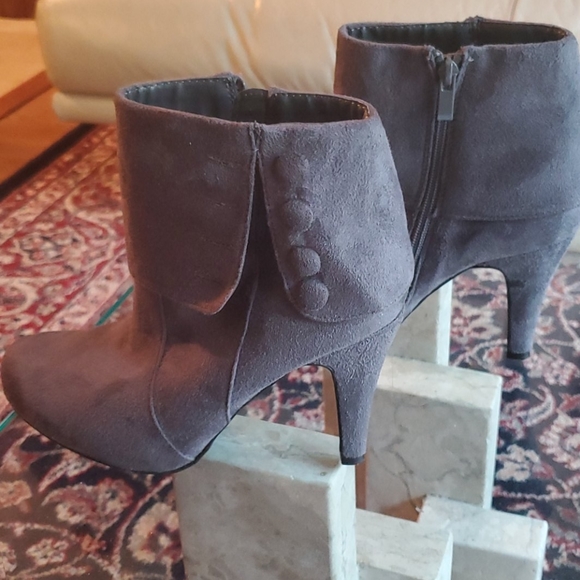 Boots - Picture 4 of 4